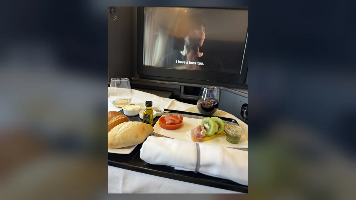 ANAビジネスクラスの機内食 洋食の前菜とパン